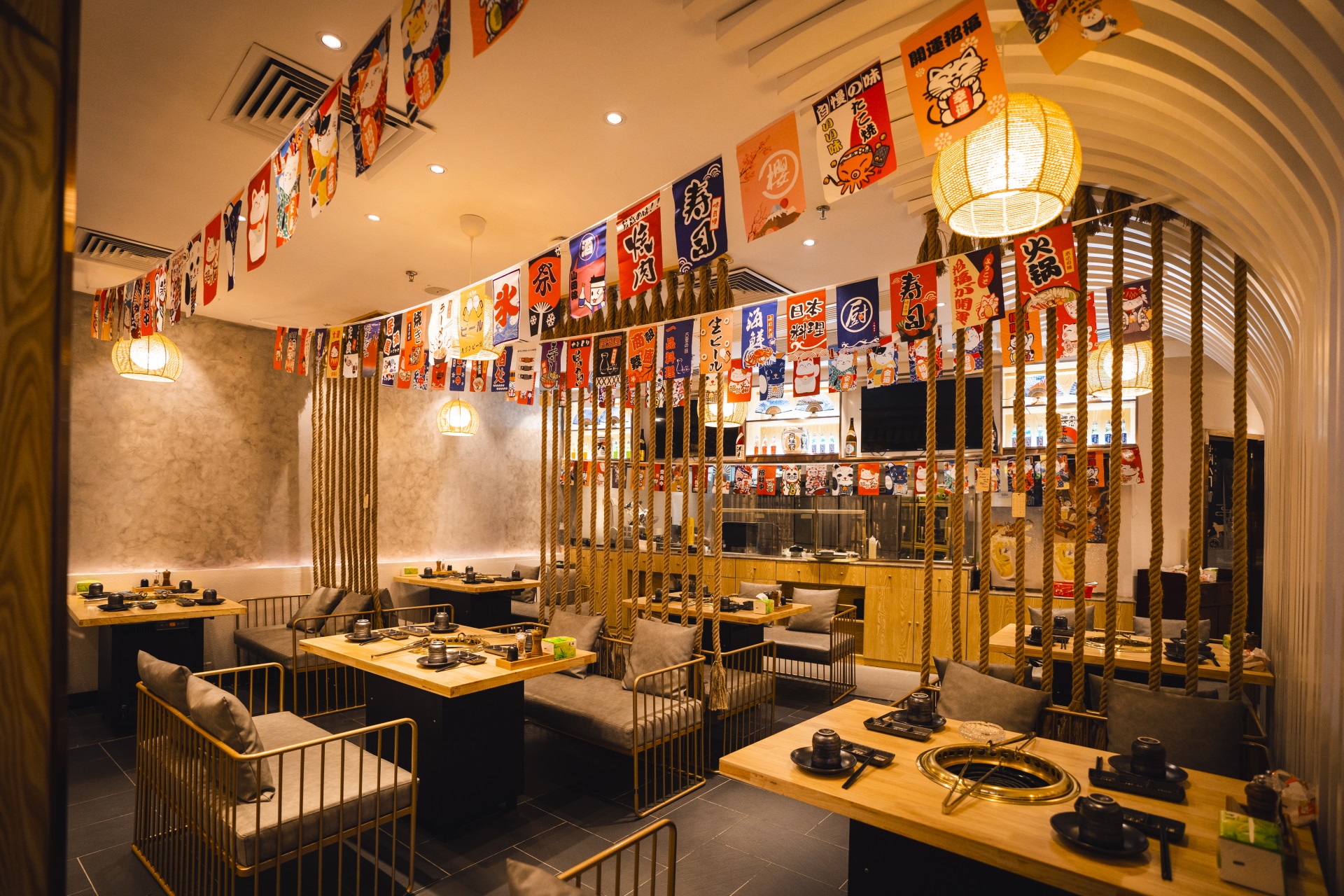 全州如何通过深圳餐饮空间设计来确定餐厅的装修风格？
