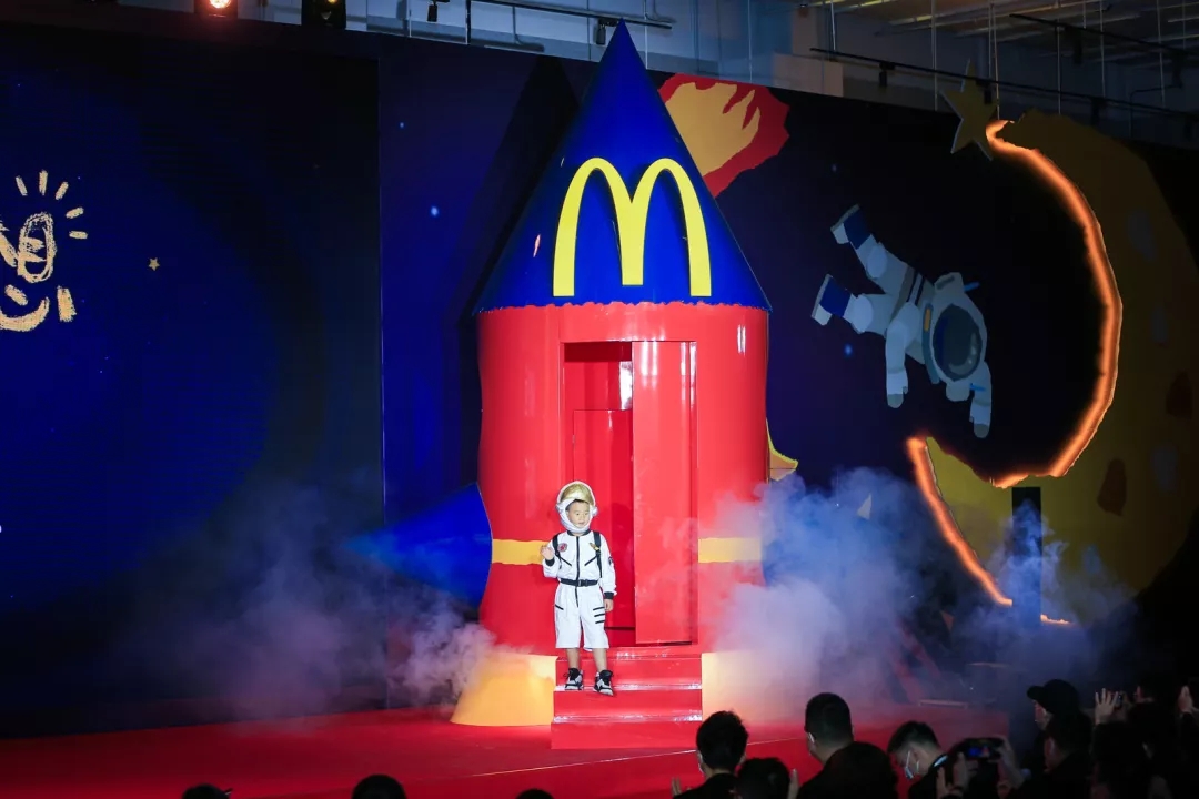 全州麦当劳中国为孩子“点亮梦想”，带你上天！